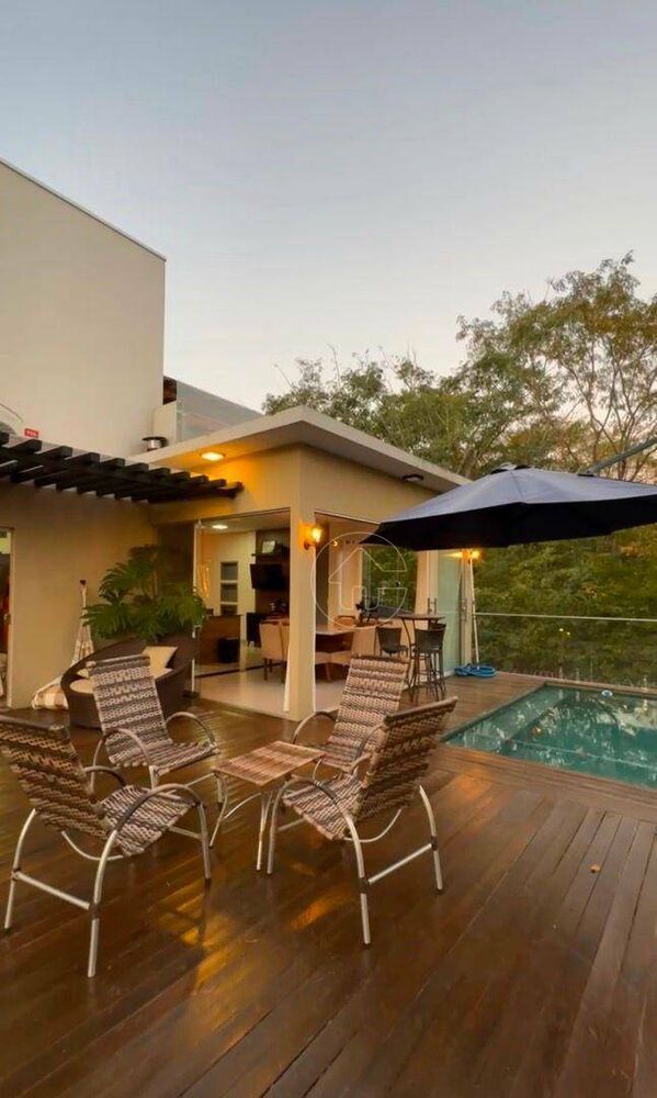 Casa à venda com 3 quartos, 285m² - Foto 1