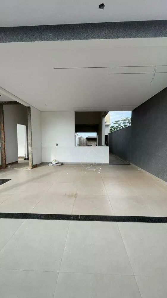 Casa à venda com 3 quartos, 220m² - Foto 1