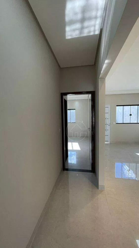 Casa à venda com 3 quartos, 105m² - Foto 2