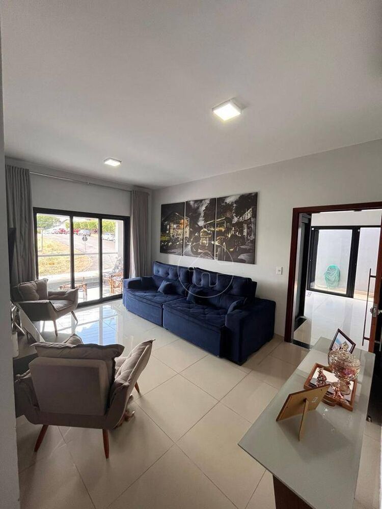Casa à venda e aluguel com 3 quartos, 204m² - Foto 1