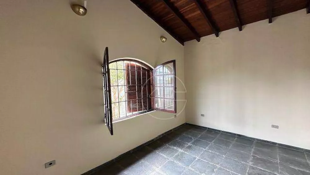 Casa à venda com 3 quartos, 305m² - Foto 2