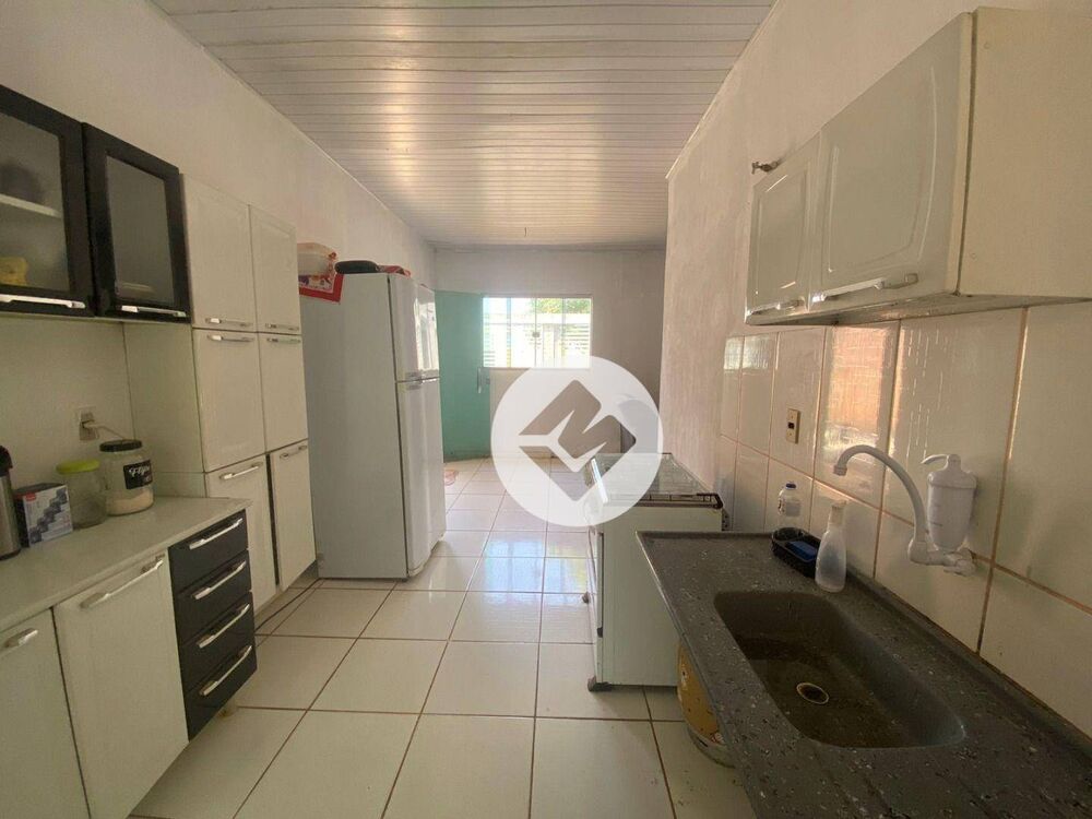 Casa à venda com 3 quartos, 74m² - Foto 1