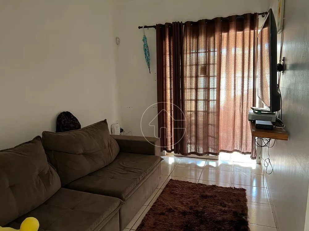 Casa à venda com 3 quartos, 131m² - Foto 1