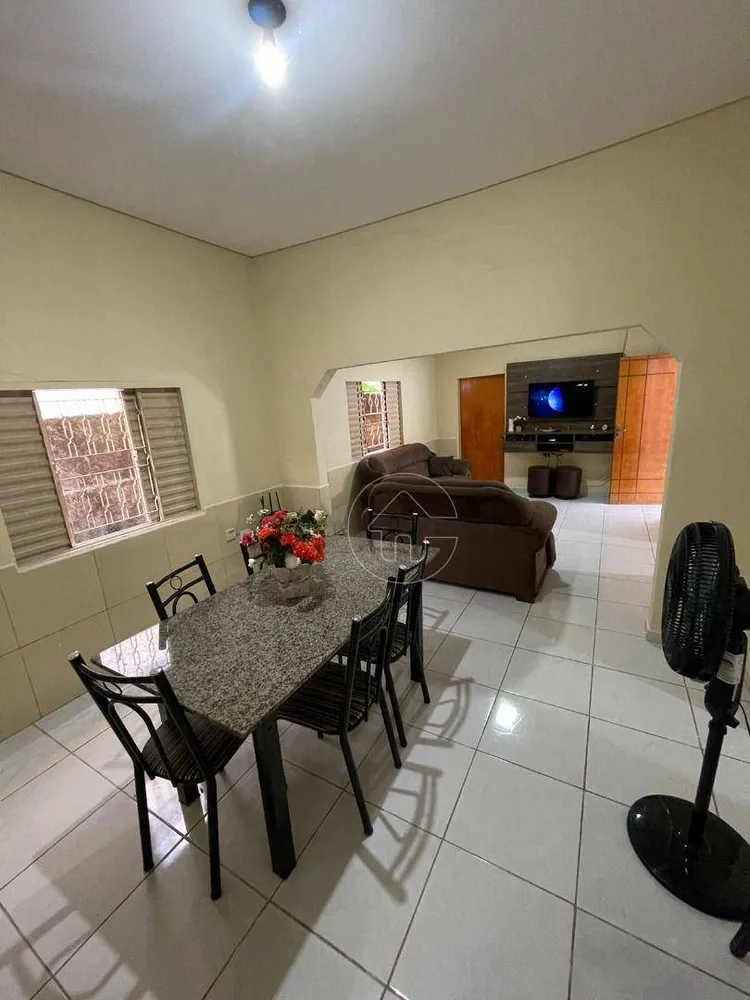 Casa, 6 quartos, 235 m² - Foto 2