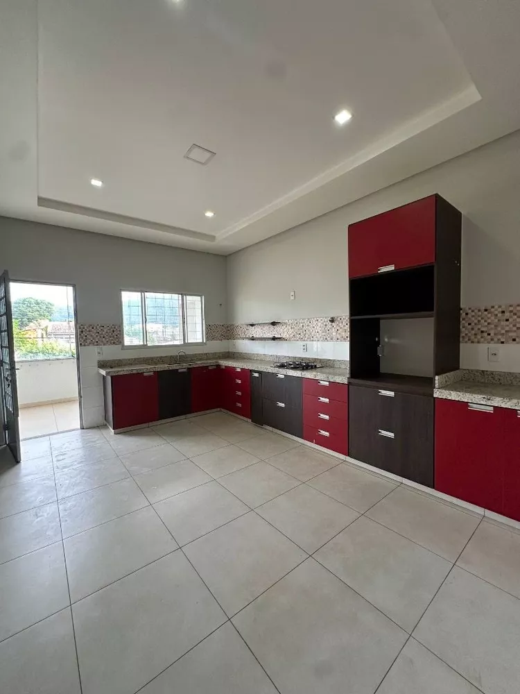 Casa para alugar com 3 quartos, 220m² - Foto 1