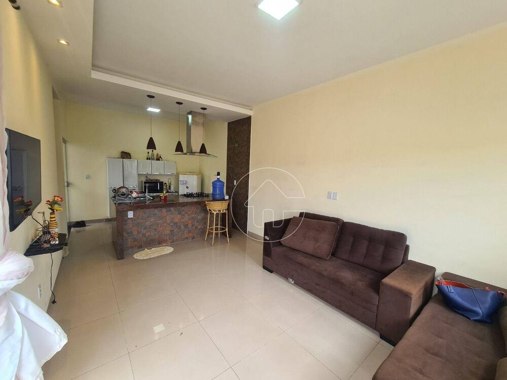 Casa à venda com 2 quartos, 70m² - Foto 1
