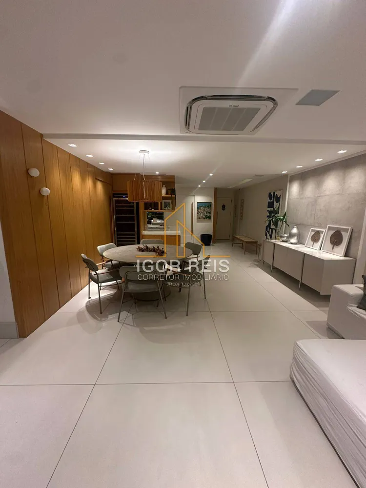 Apartamento, 3 quartos, 216 m² - Foto 1