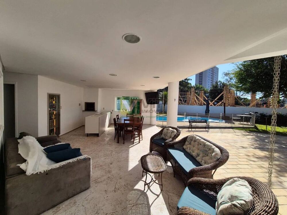 Casa à venda com 6 quartos, 317m² - Foto 2