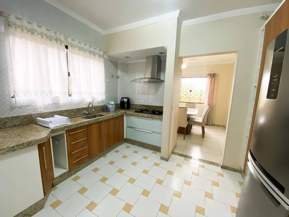 Casa, 4 quartos, 180 m² - Foto 4