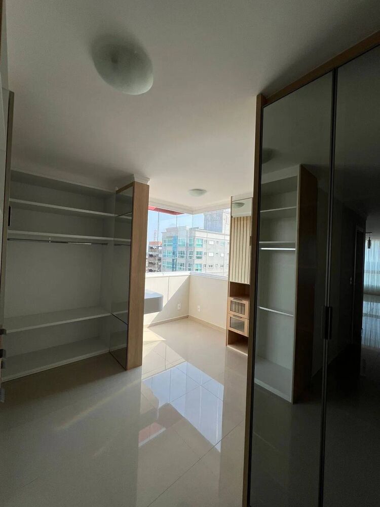 Apartamento, 3 quartos, 244 m² - Foto 2