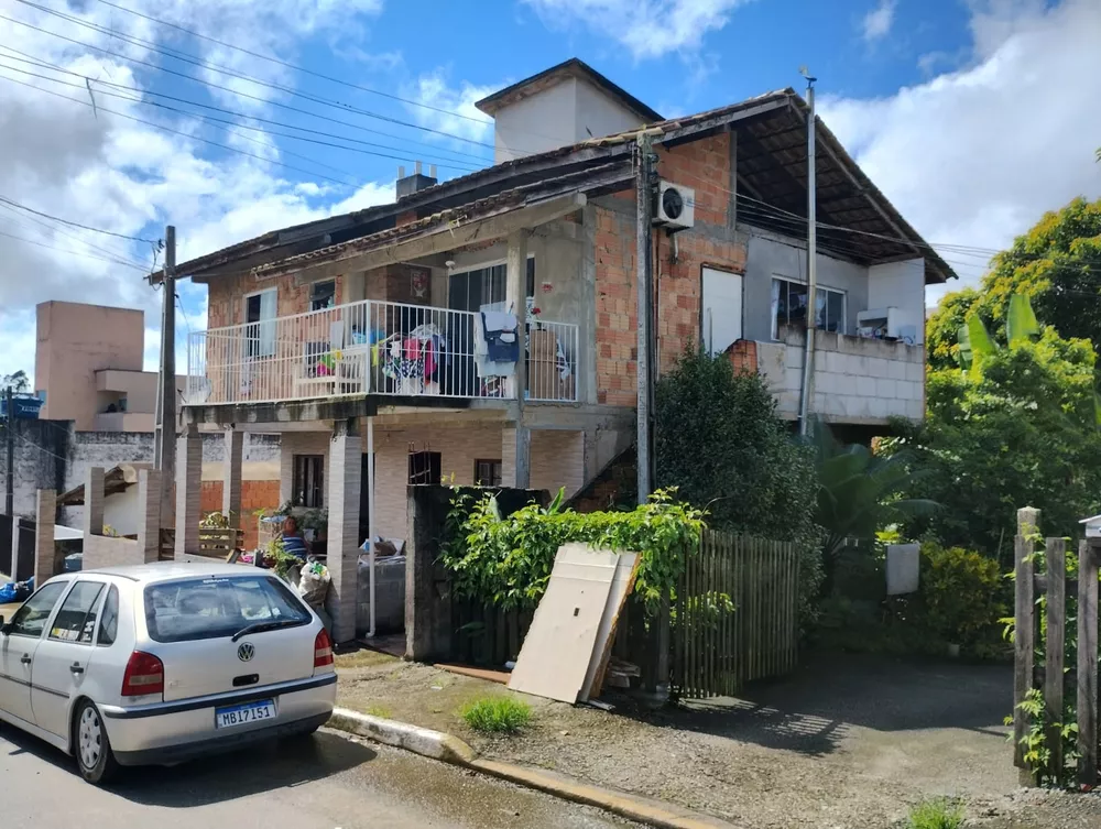 Casa à venda com 4 quartos, 100m² - Foto 1