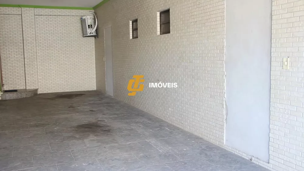 Casa à venda com 3 quartos, 300m² - Foto 4