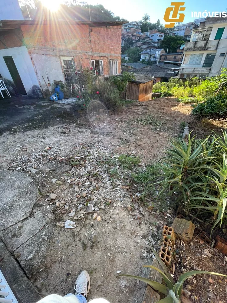 Terreno à venda com 1 quarto, 318m² - Foto 2