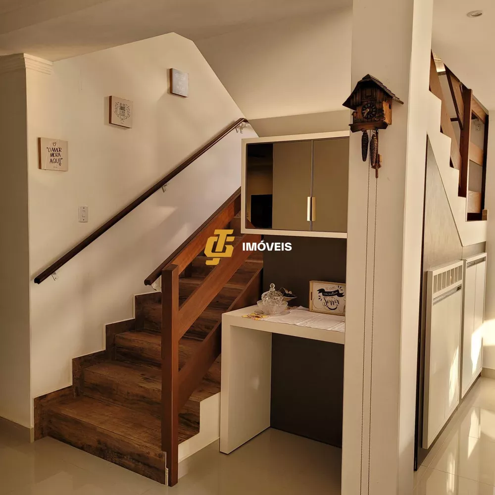 Casa à venda com 3 quartos, 280m² - Foto 2