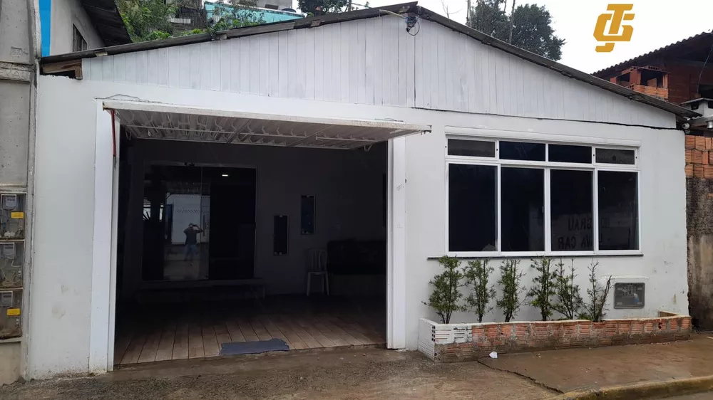 Casa à venda com 2 quartos, 250m² - Foto 2