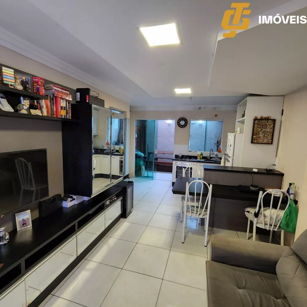 Casa à venda com 2 quartos, 82m² - Foto 2