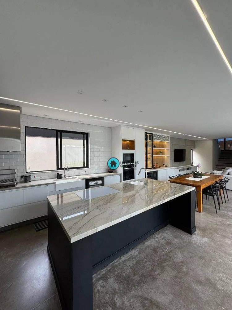 Sobrado, 3 quartos, 302 m² - Foto 8