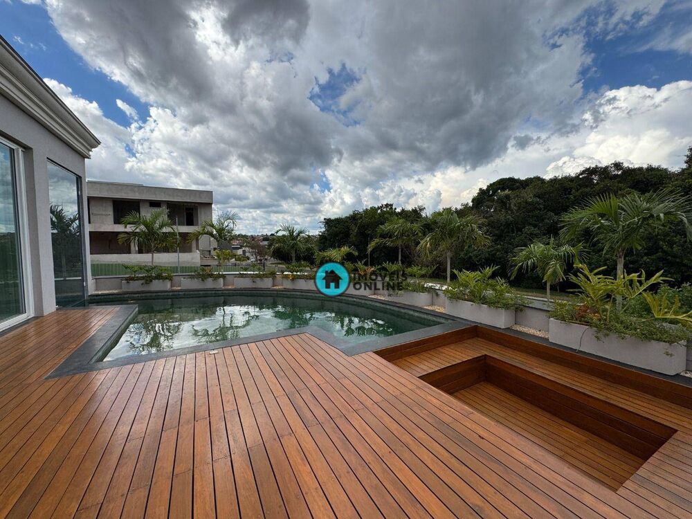 Sobrado à venda com 4 quartos, 360m² - Foto 1