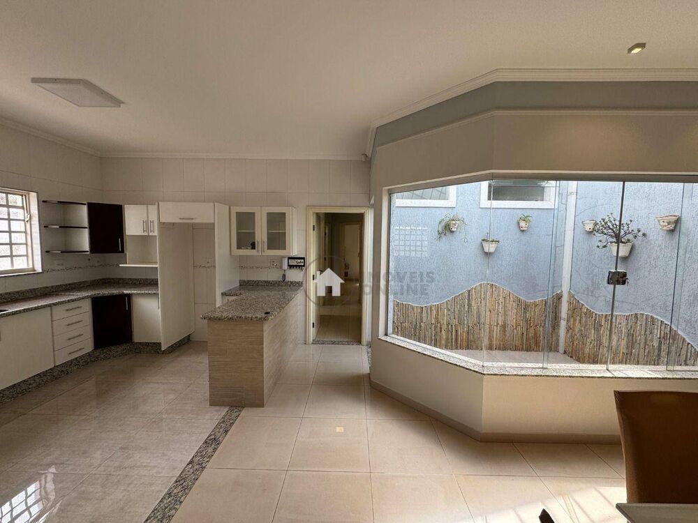 Casa, 3 quartos, 200 m² - Foto 2