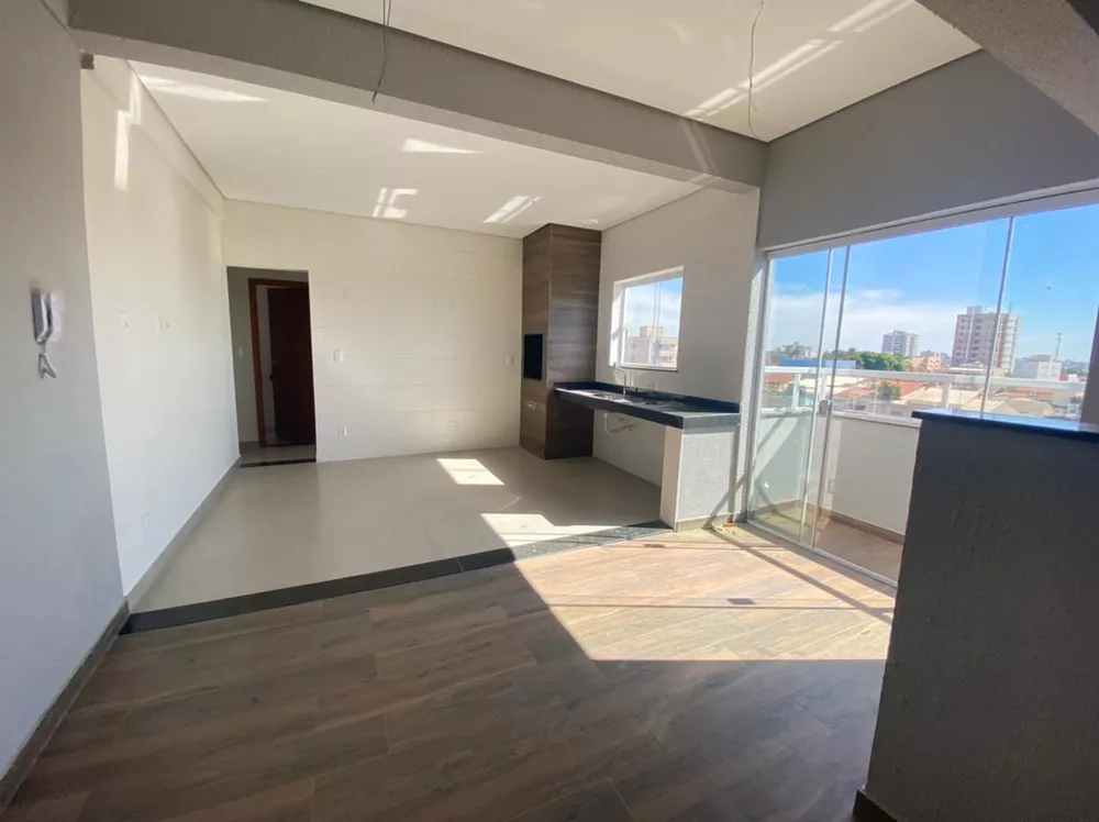 Apartamento à venda com 3 quartos, 101m² - Foto 1