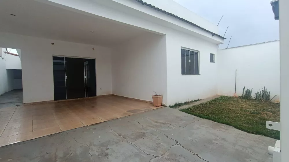 Casa à venda com 3 quartos, 250m² - Foto 1