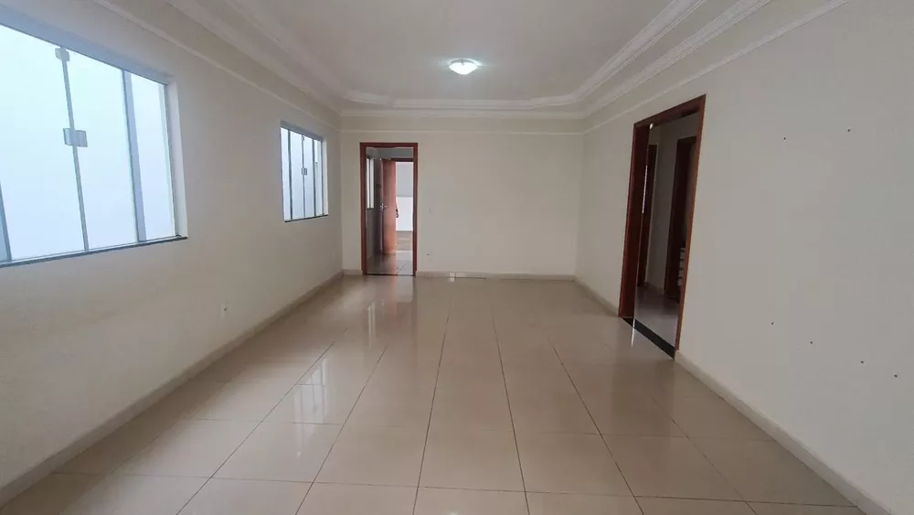 Casa à venda com 3 quartos, 250m² - Foto 4