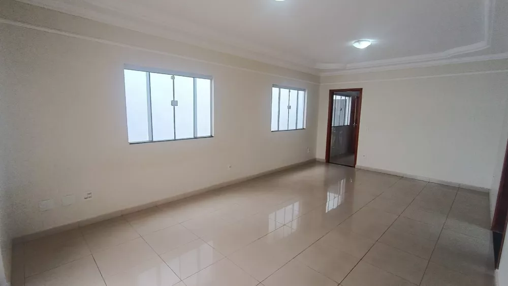 Casa à venda com 3 quartos, 250m² - Foto 3