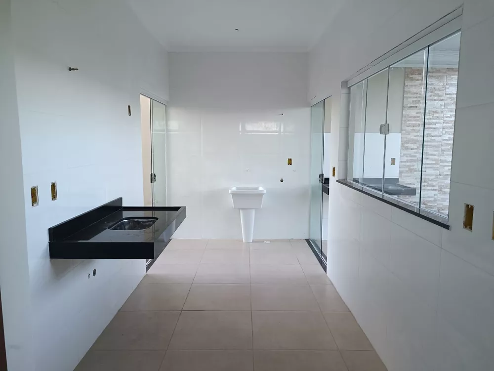 Casa à venda com 3 quartos, 106m² - Foto 2