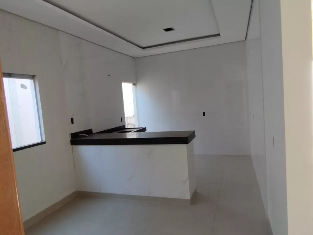 Apartamento à venda com 2 quartos, 64m² - Foto 3