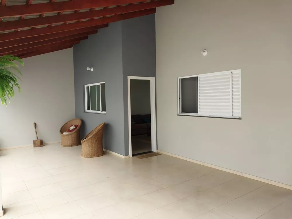 Casa à venda com 3 quartos, 179m² - Foto 1