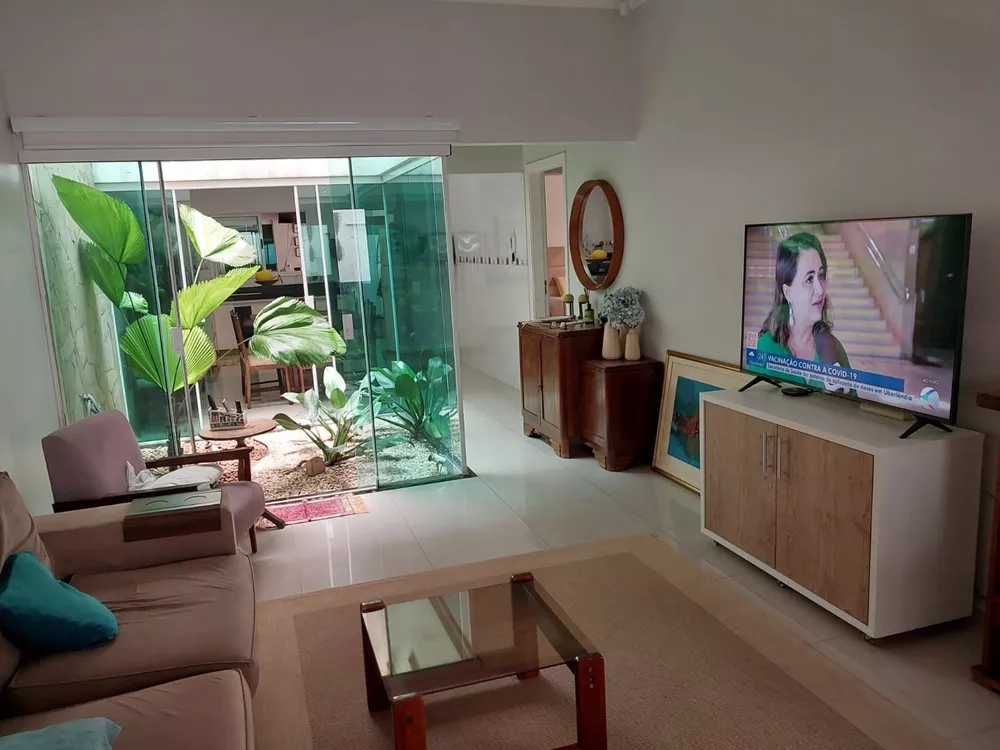 Casa à venda com 3 quartos, 179m² - Foto 4