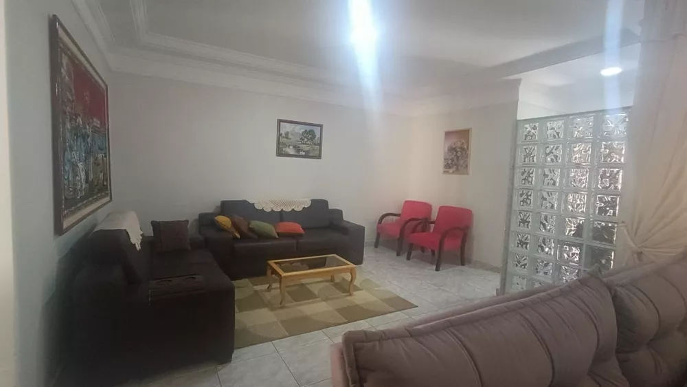 Casa à venda com 5 quartos, 212m² - Foto 1