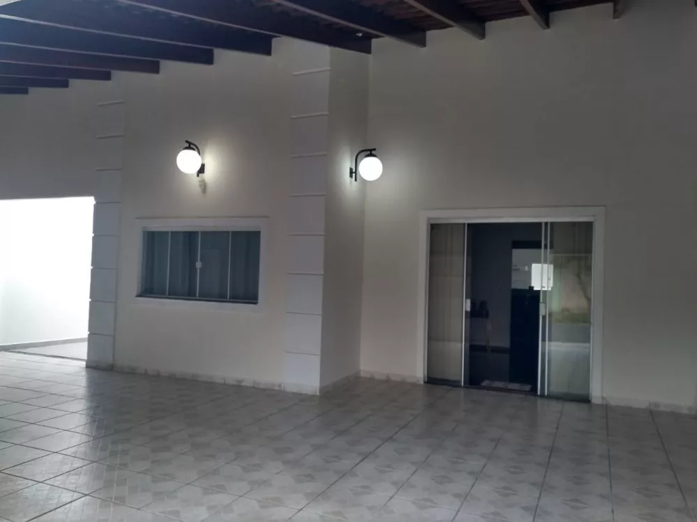 Casa à venda com 3 quartos, 159m² - Foto 1