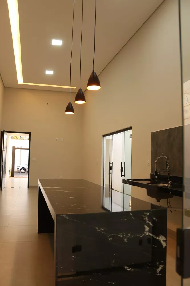 Casa à venda com 3 quartos, 155m² - Foto 1