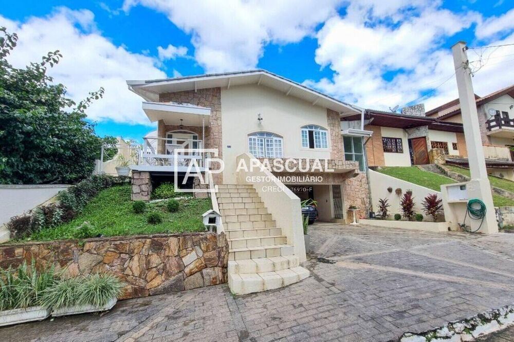 Casa, 4 quartos, 190 m² - Foto 1