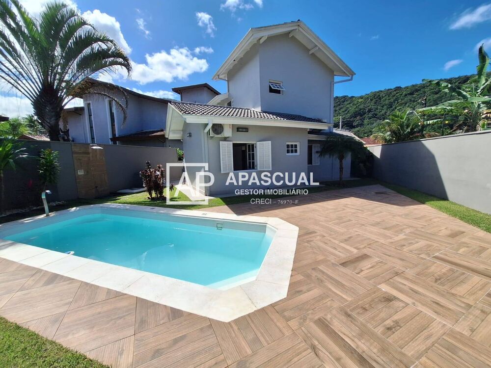 Casa à venda com 3 quartos, 220m² - Foto 1