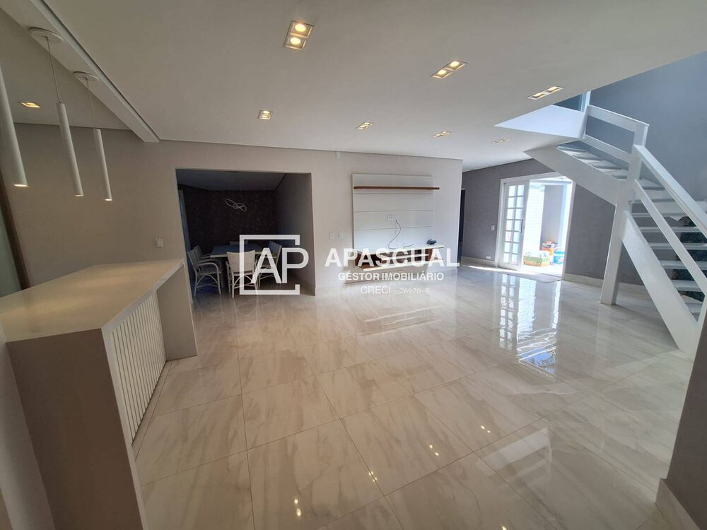 Casa à venda com 3 quartos, 220m² - Foto 4