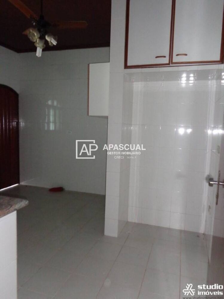 Casa à venda com 4 quartos, 202m² - Foto 2