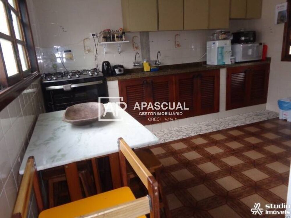 Casa à venda com 4 quartos, 300m² - Foto 3