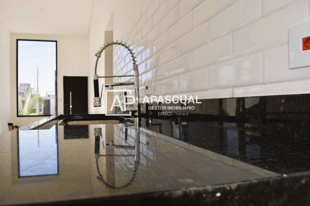 Casa à venda com 3 quartos, 135m² - Foto 2