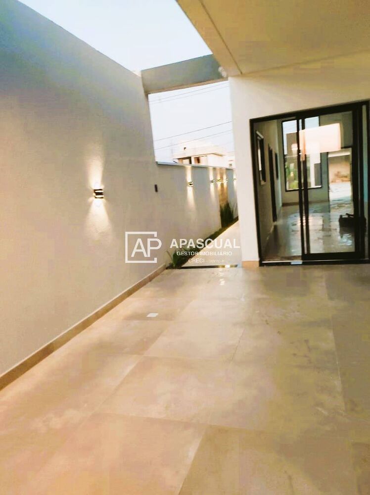 Casa à venda com 3 quartos, 135m² - Foto 1