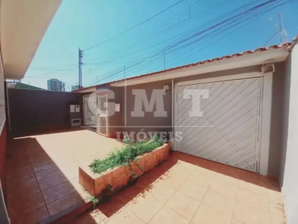 Casa à venda e aluguel com 3 quartos, 191m² - Foto 3