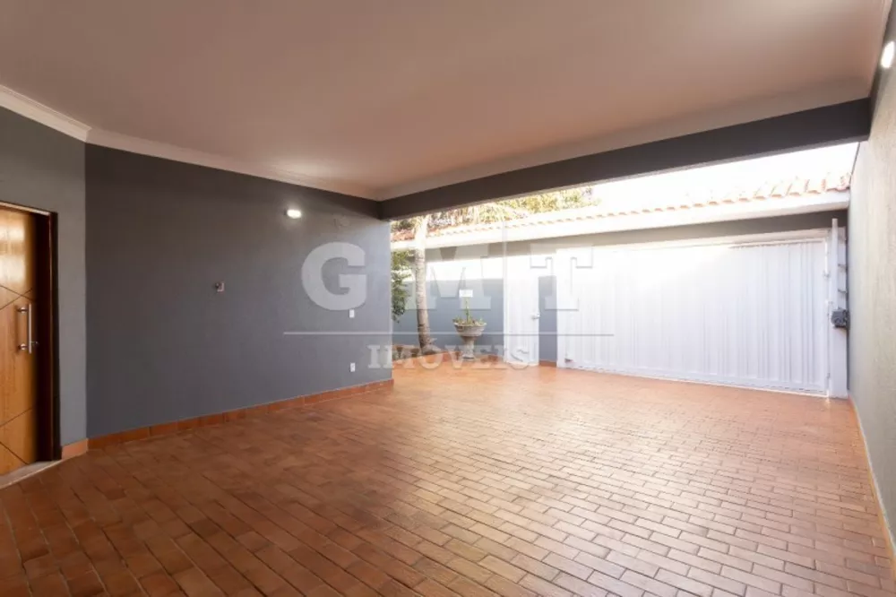 Casa à venda com 3 quartos, 195m² - Foto 1