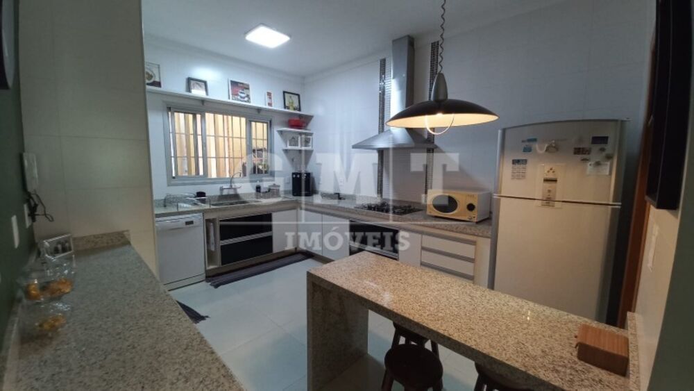 Casa, 3 quartos, 232 m² - Foto 3