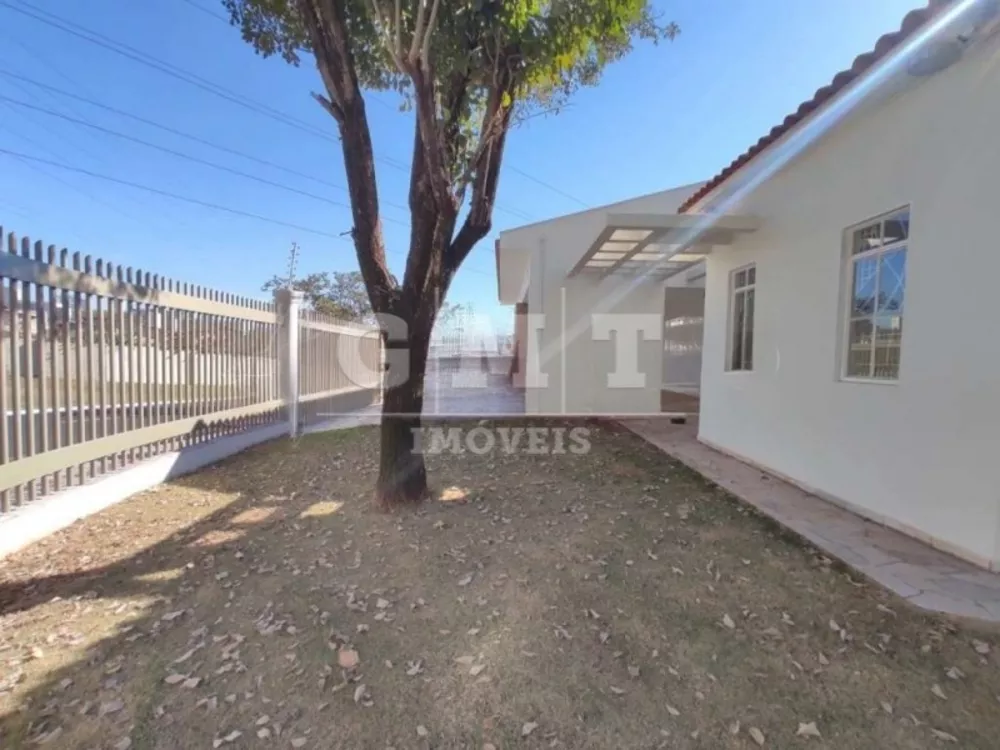 Casa à venda e aluguel com 3 quartos, 327m² - Foto 1