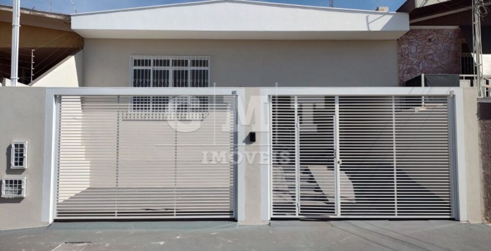 Casa à venda com 3 quartos, 171m² - Foto 1