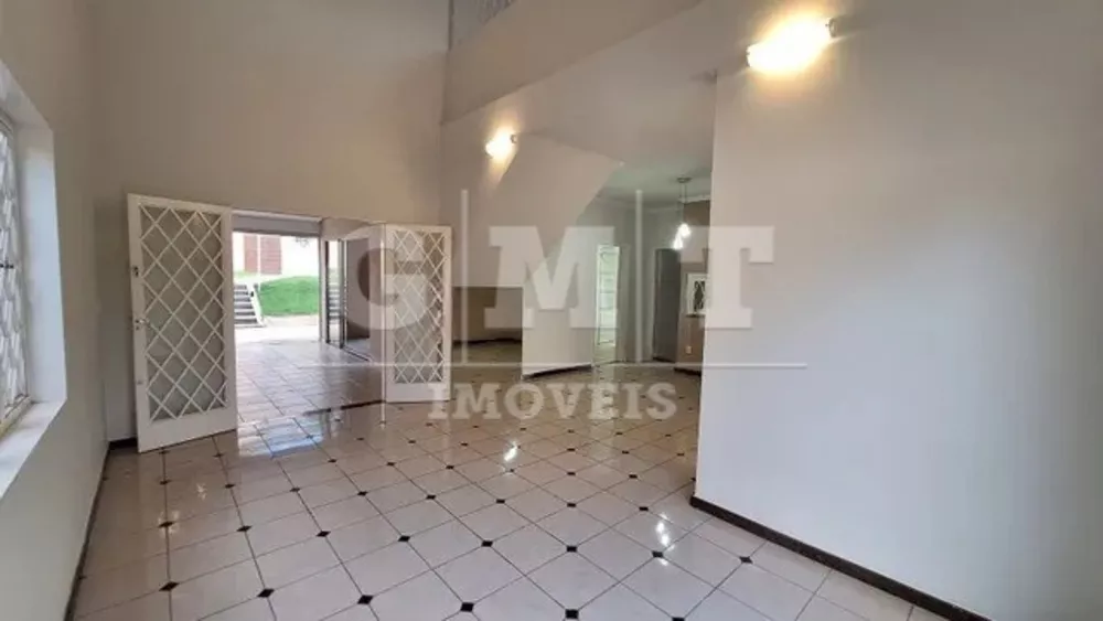 Casa à venda com 3 quartos, 231m² - Foto 2