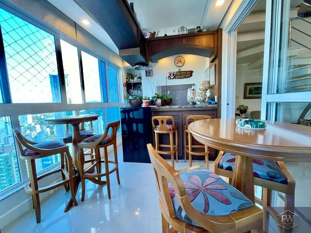 Apartamento, 3 quartos, 252 m² - Foto 2