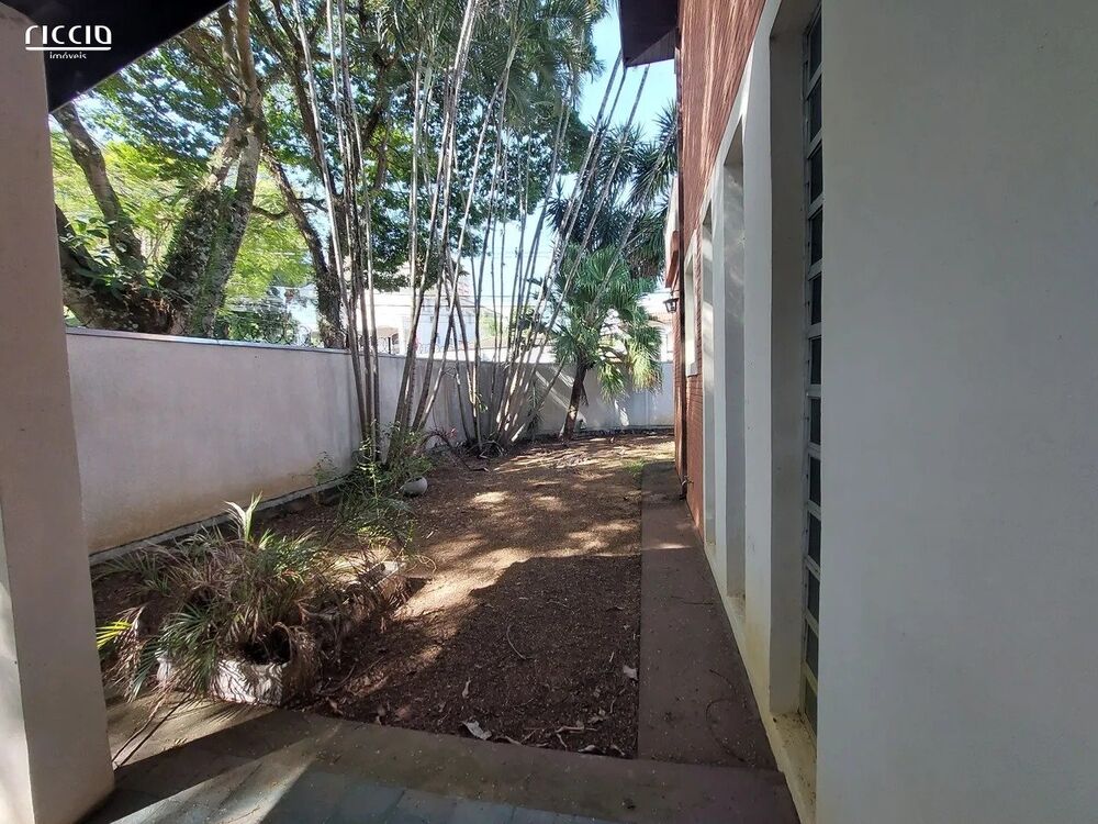 Casa à venda com 3 quartos, 249m² - Foto 4