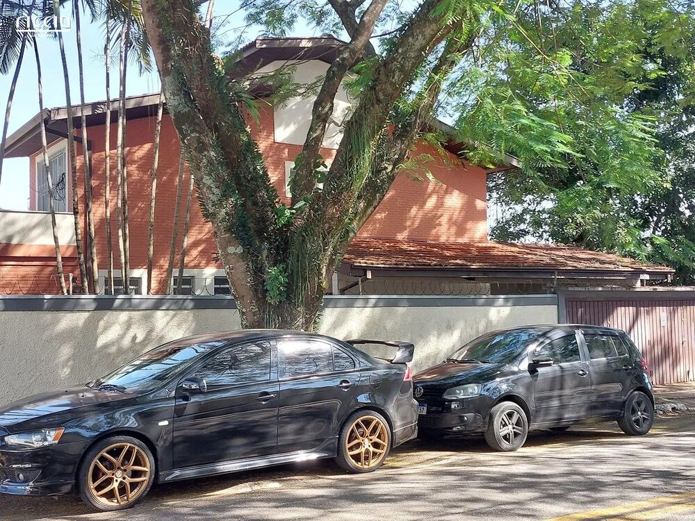 Casa à venda com 3 quartos, 249m² - Foto 1